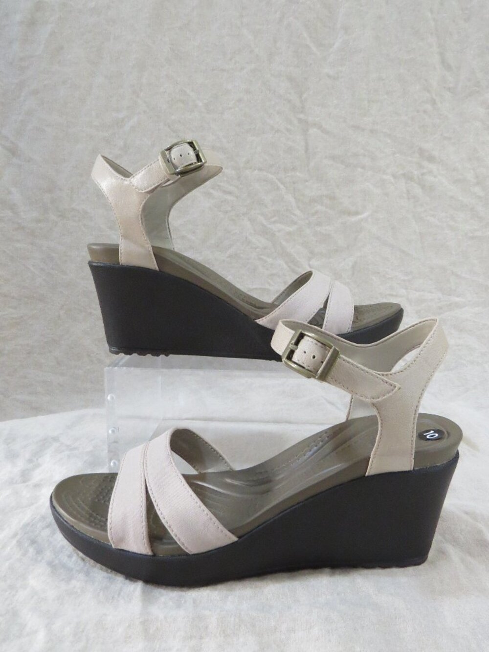 CROCS Leigh II Ankle Strap Wedge Sandals - Beige 202511 SIZE 10